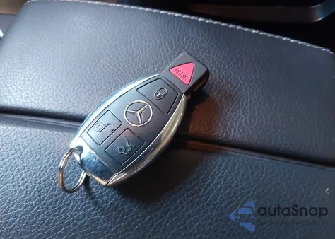 2015 Mercedes-Benz Glk 350 4Matic z USA, uszkodzony, nr VIN WDCGG8JB3FG440720